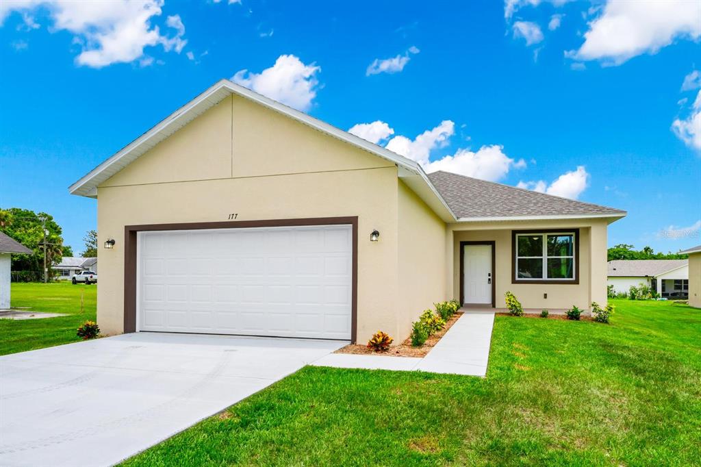 a view of a house with a yard