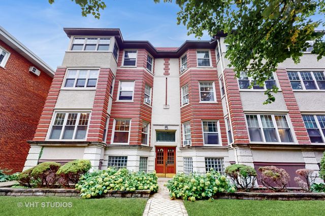 $289,900 | 315 Wisconsin Avenue, Unit 1S | Oak Park