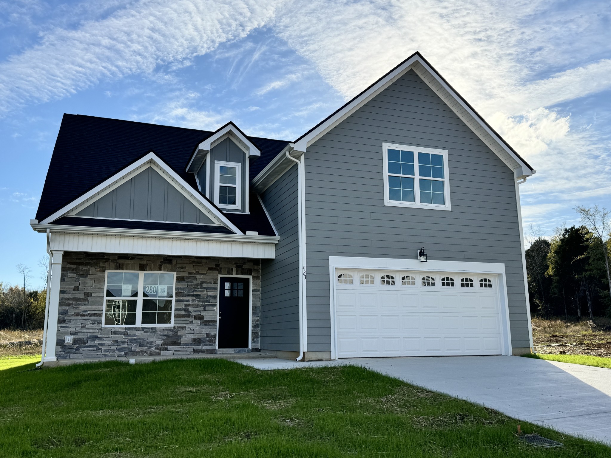 a view of a house with yard and fence