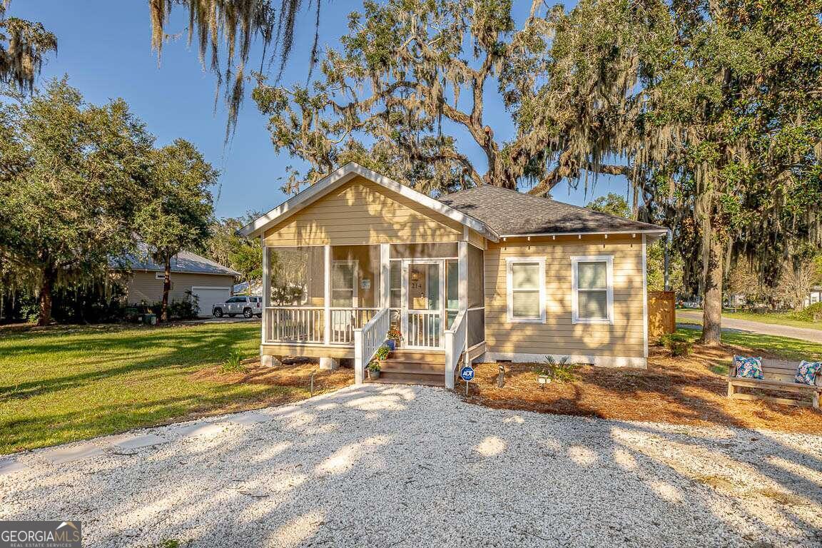 a view of a house with a yard