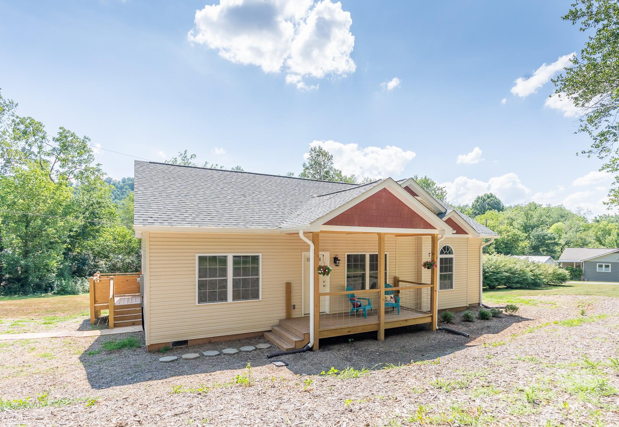 a view of a house with a yard