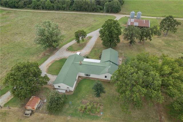 $929,000 | 376 Northwest 90th Road | Union Township - Barton County