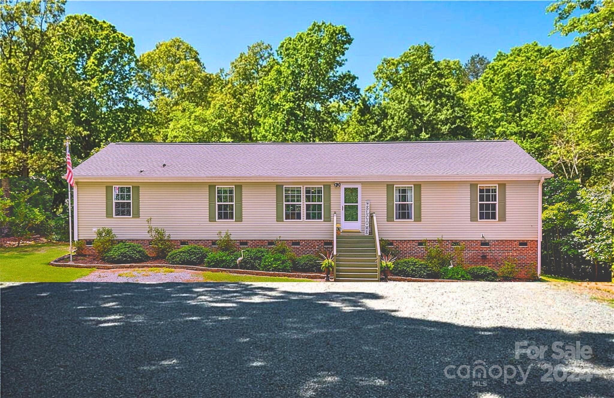 a view of a yard in front of a house