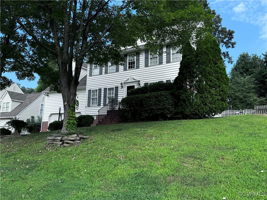 a view of a house with a backyard