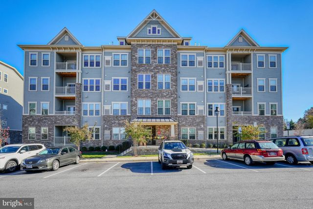 $2,250 | 5723 Meadowood Street, Unit 303 | Linganore