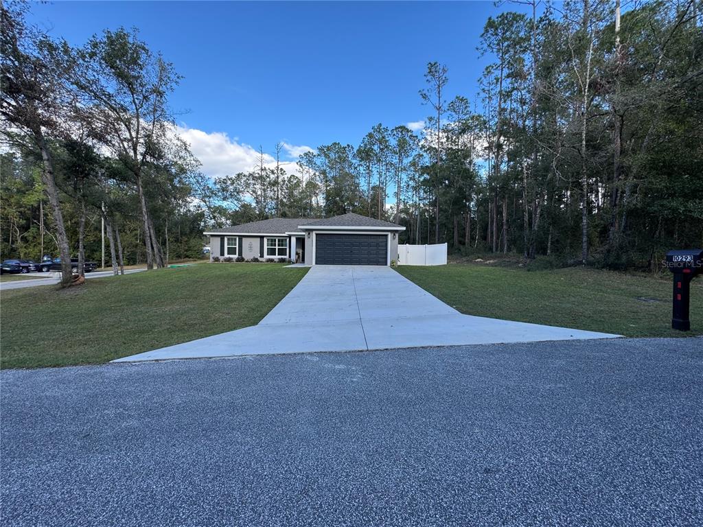 a view of a house with a yard