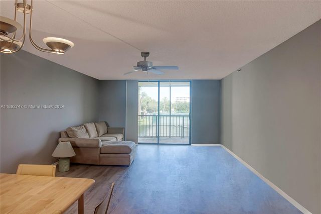 $2,100 | 2788 Tennis Club Drive, Unit 201