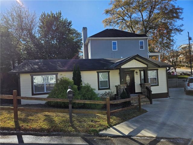 $589,900 | 3268 Mae Avenue Northeast | Lynwood Park