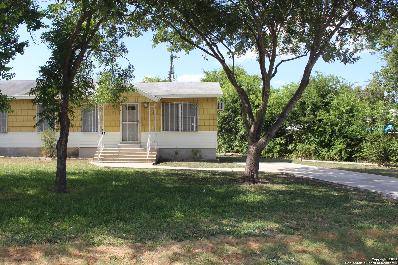 a view of a house with a yard