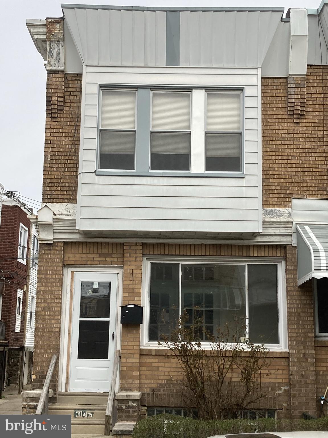 a view of a house with entrance