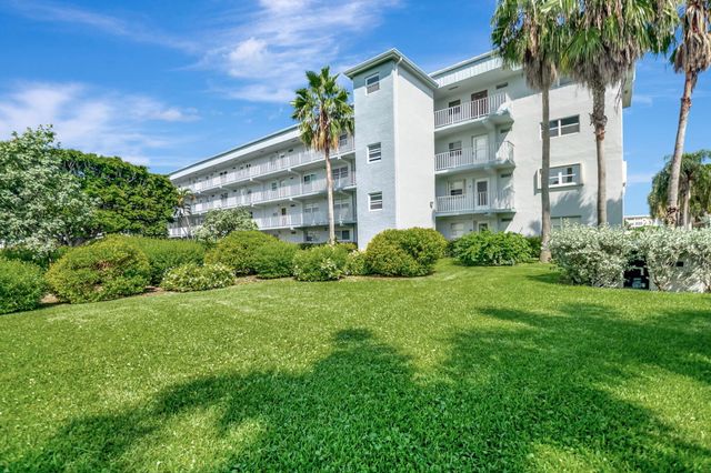 $149,900 | 2400 Northeast 1st Lane, Unit 2160 | Boynton Beach