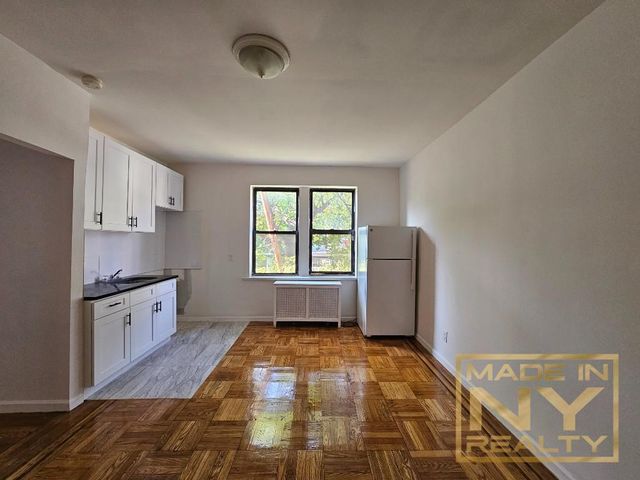 $2,200 | 62-64 Saunders Street, Unit 2N | Rego Park