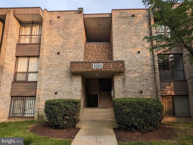 $2,000 | 3325 Huntley Square Drive, Unit B2 | Huntley Square Condominiums