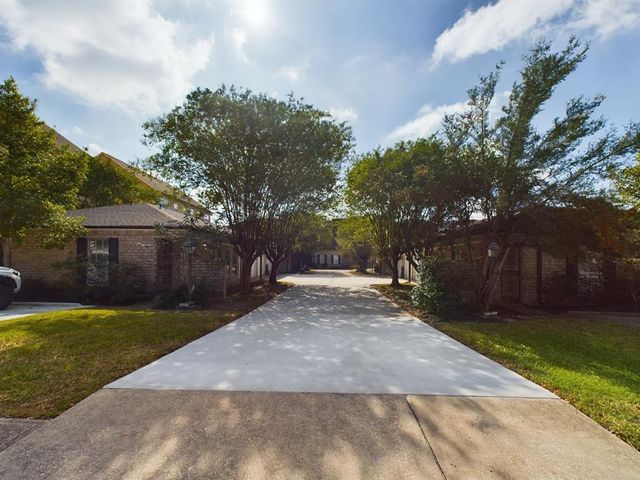 $2,300,000 | 5631 Winsome Lane | Galleria