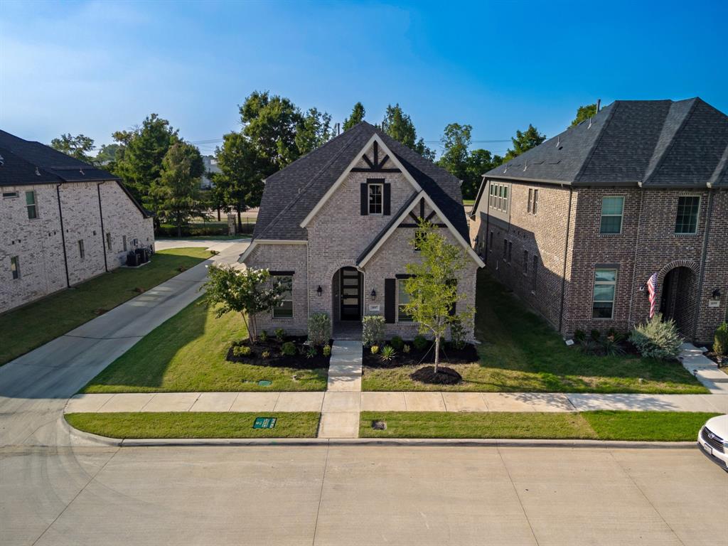 a view of house with yard