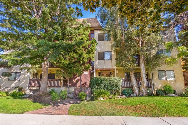 $689,000 | 445 Ivy Street, Unit 102 | South Glendale