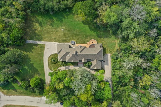 $1,065,000 | 1325 West Calumet Court | River Hills