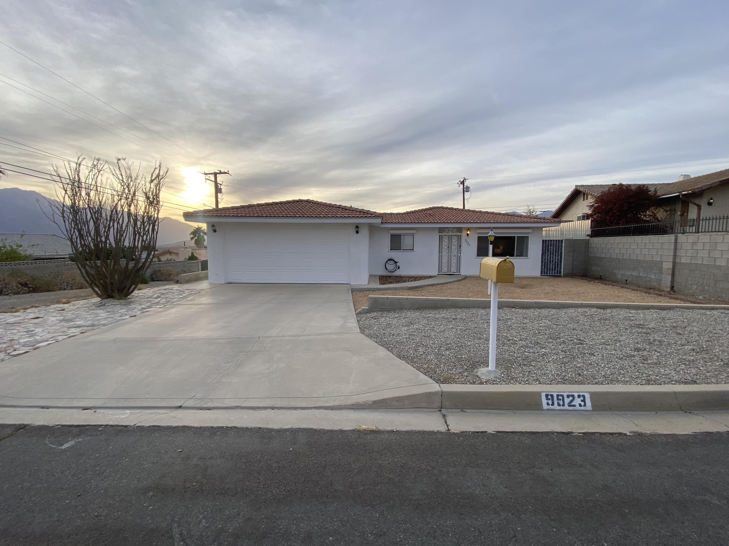 a view of a house with a entertaining space