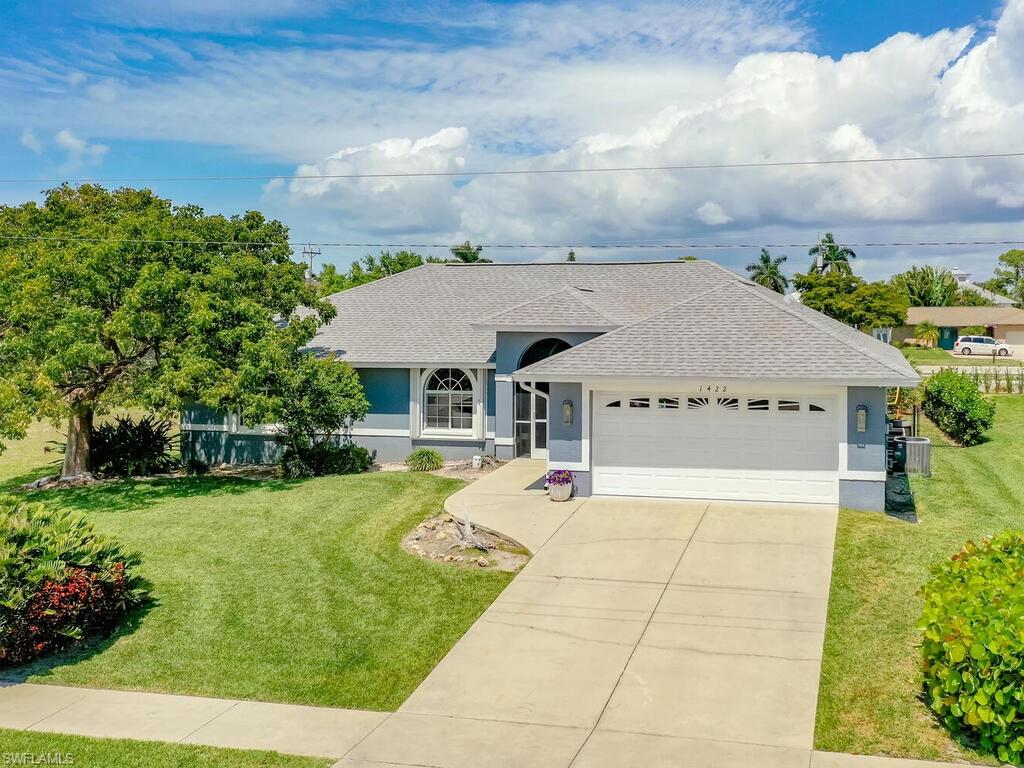 an aerial view of a house having yard