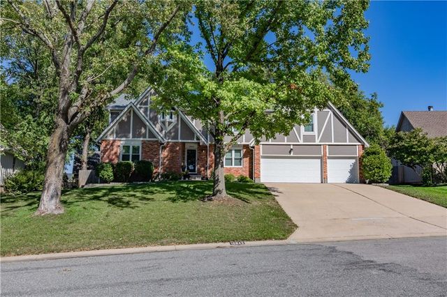 $549,900 | 10843 King Street | Shawnee Mission