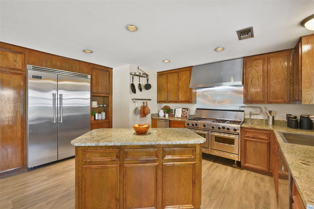 Gorgeous chefs kitchen with all the bells and whistles