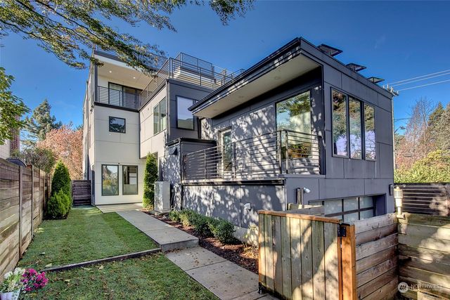 $2,880,000 | 3050 27th Avenue West | Southeast Magnolia