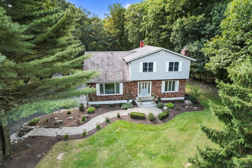 View of front of property featuring a front lawn