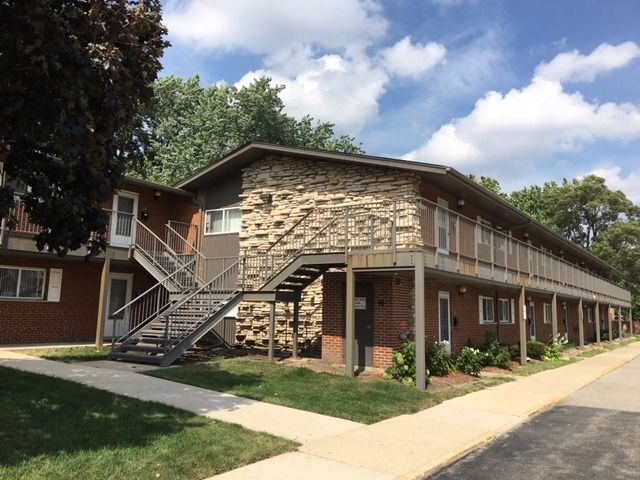 $1,545 | 1800 Knights Bridge Drive, Unit 2B | Mount Prospect