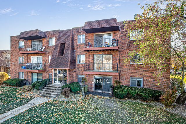 $179,900 | 5704 West 128th Street, Unit 1C | Crestwood