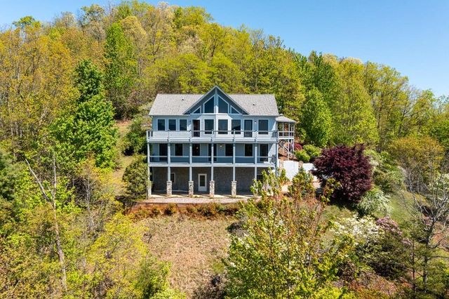 $850,000 | 10 Knollwood Place | Hiawassee Township - Clay County