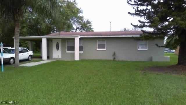 a view of a house with backyard