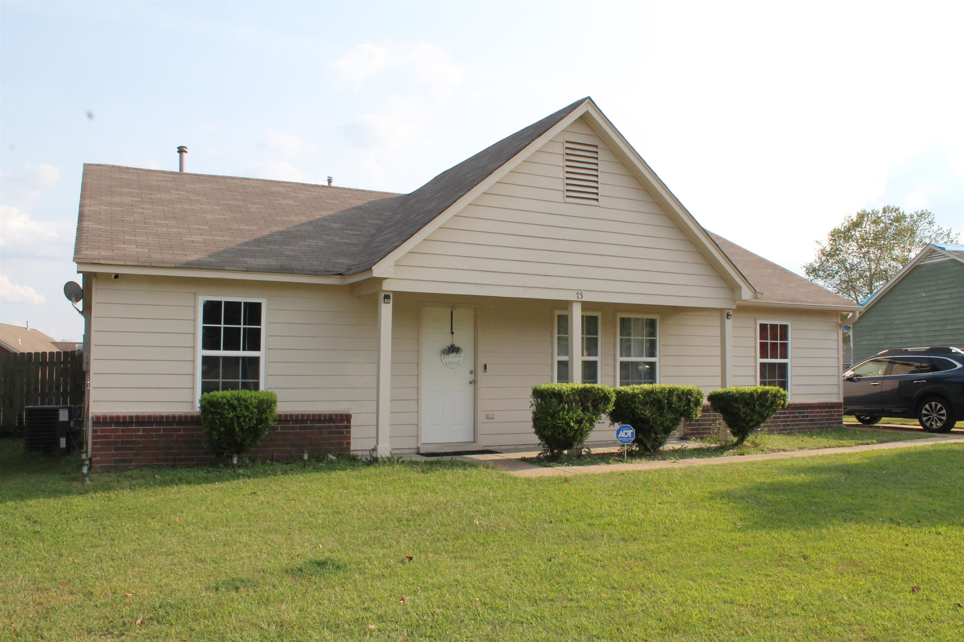 View of front facade featuring a front lawn and cooling unit