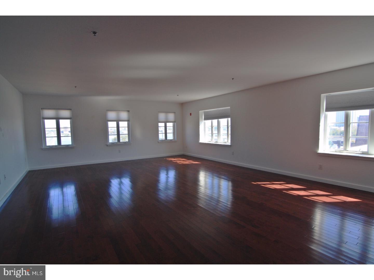 a view of empty room with window