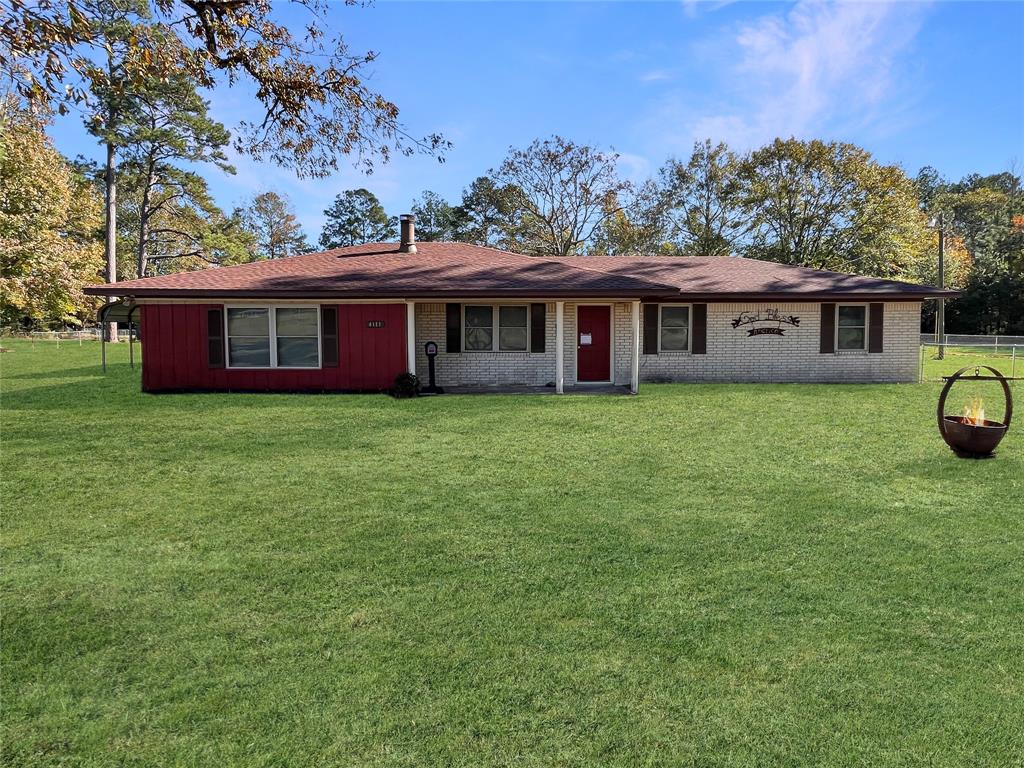 a view of a house with a backyard