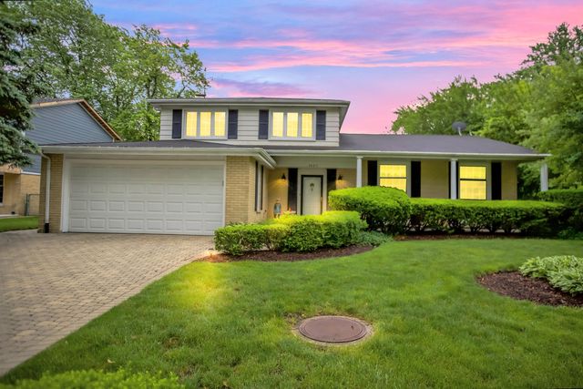 $699,000 | 3423 Maple Leaf Drive | Glenview