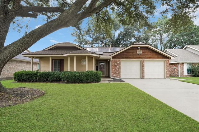 $285,000 | 2010 Willowbend Drive | Deer Park