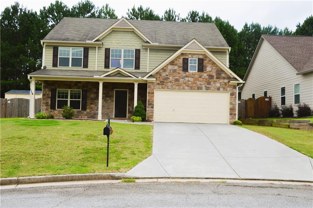 a view of a yard in front of house