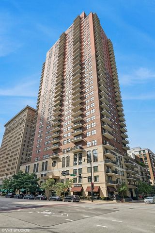 $369,000 | 41 East 8th Street, Unit 1406 | South Loop