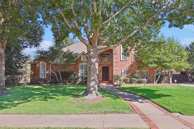 $875,000 | 9 Royal Oaks Circle | Denton