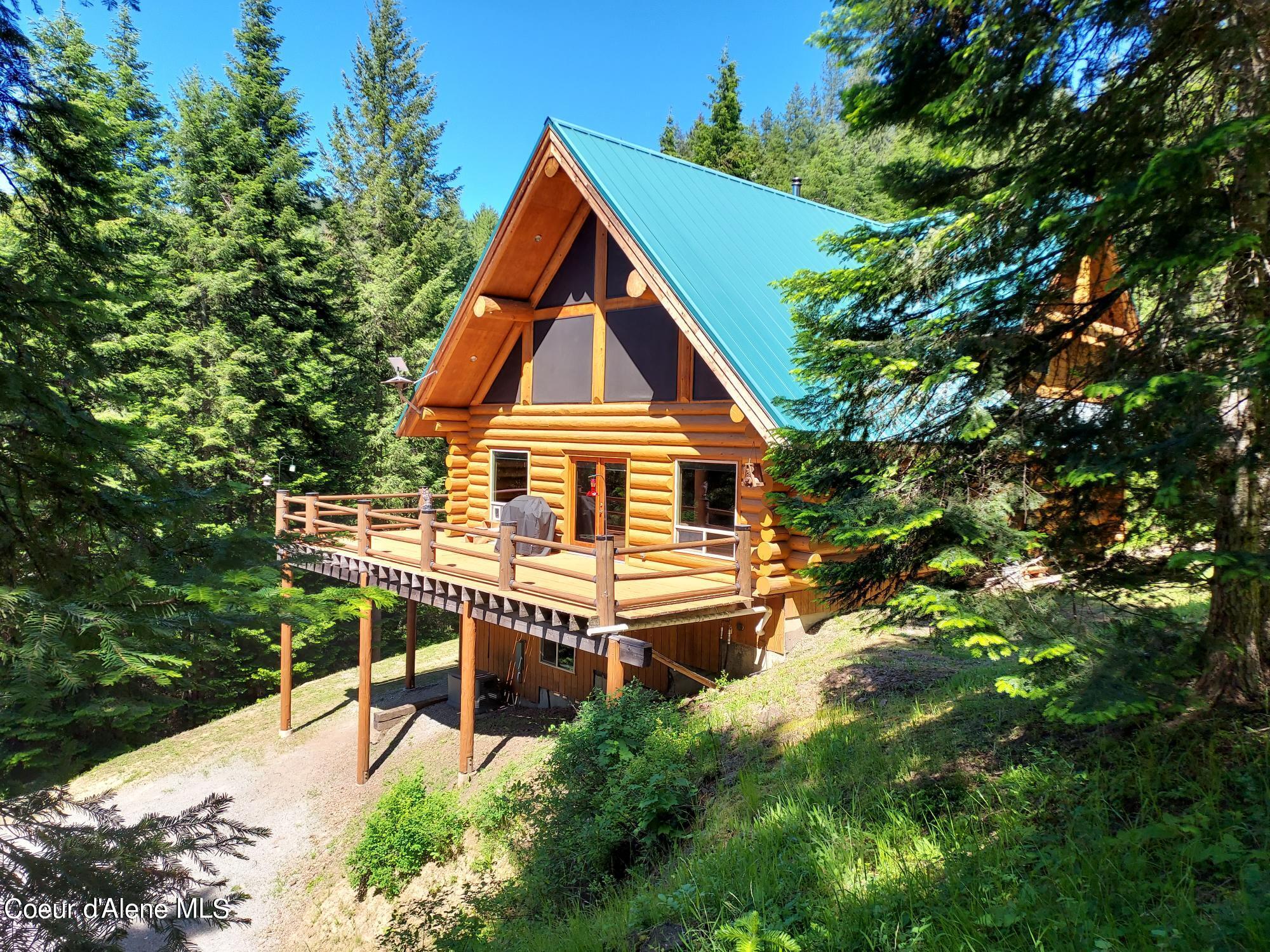 Stunning Log Home!