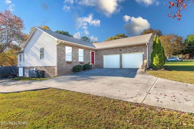 $415,000 | 1554 Crooked Oak Drive | Lenoir City