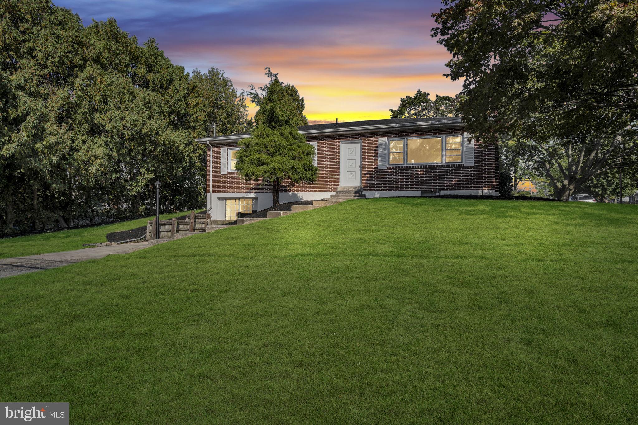 a view of a back yard of the house