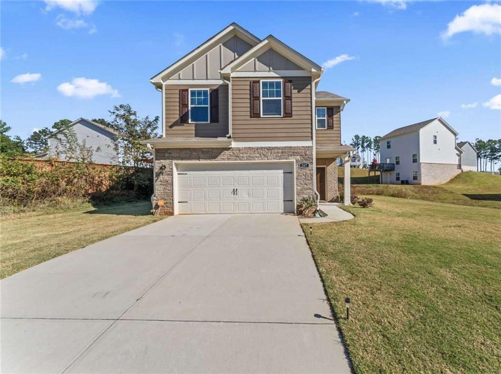 a view of a house with a yard