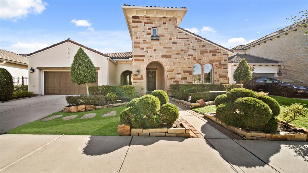 Welcome home! Tuscan Darling Builder home in GATED section of Imperial.