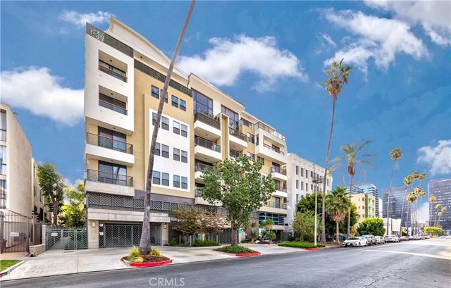 $694,000 | 520 South Kingsley Drive, Unit 404 | Mid-Wilshire