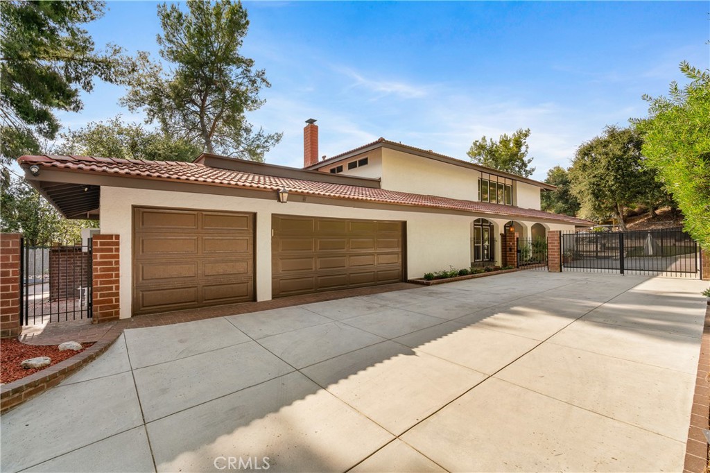 a view of a house with a garage