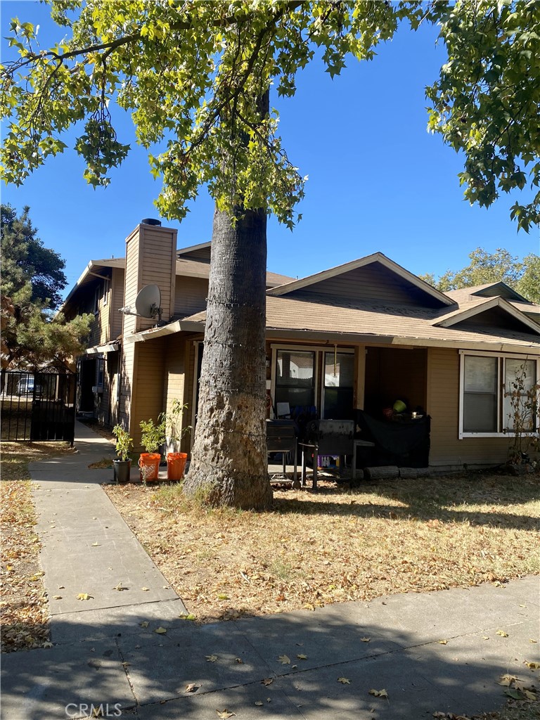 a front view of house with yard