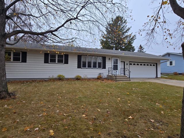 $217,900 | 1215 Mitchell Place | Fergus Falls