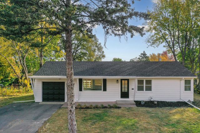 $399,900 | 4724 Quail Avenue North | Cavanagh Oaks