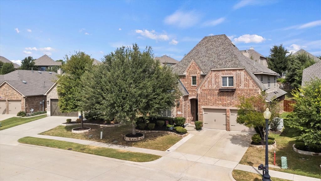 a view of a house with entertaining space